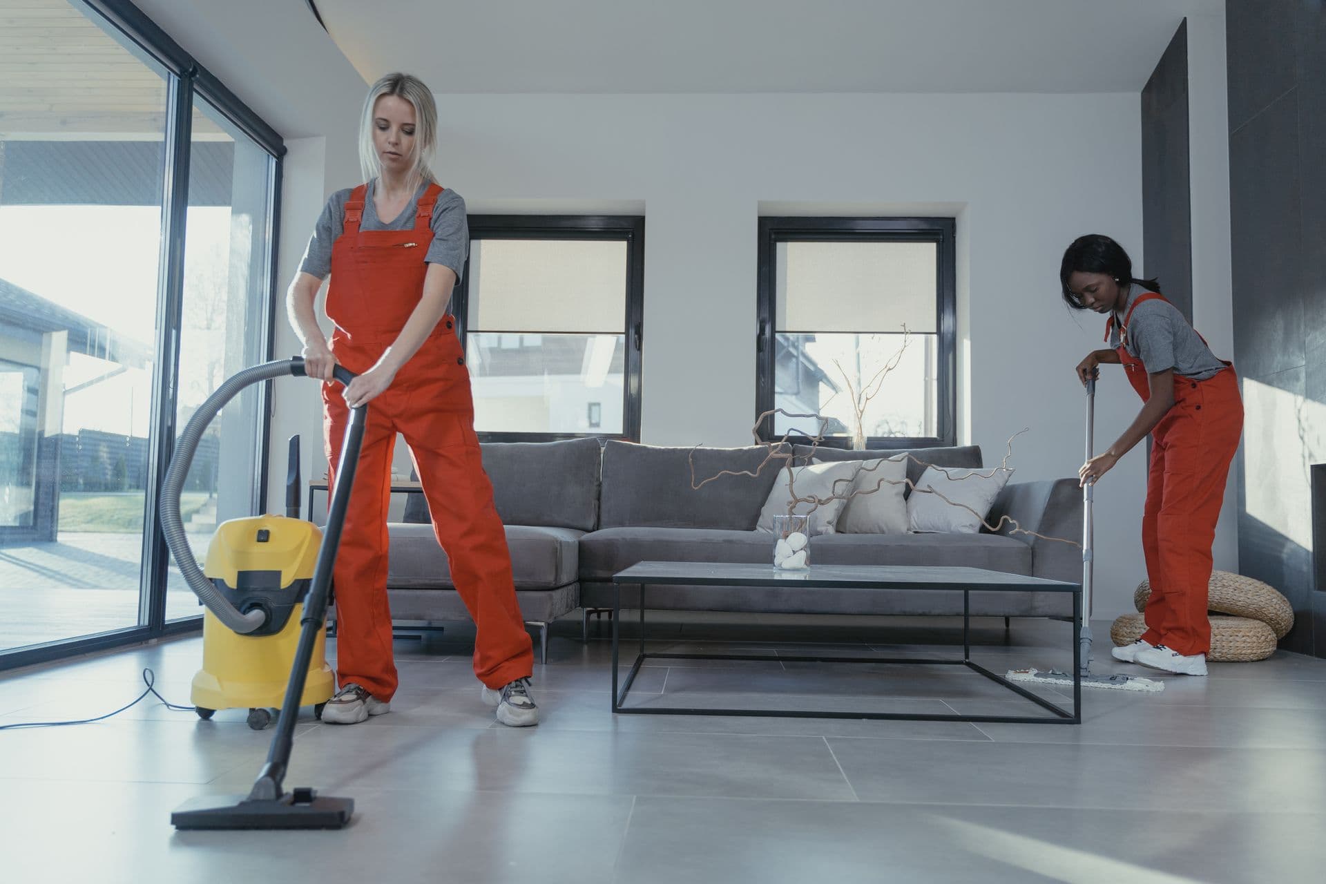 Specialist cleaning by Reto Spotless, slide 3